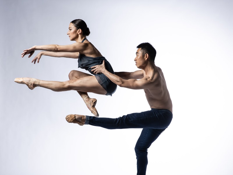 Meng and Terez creating a really fast and sharp shape together.
