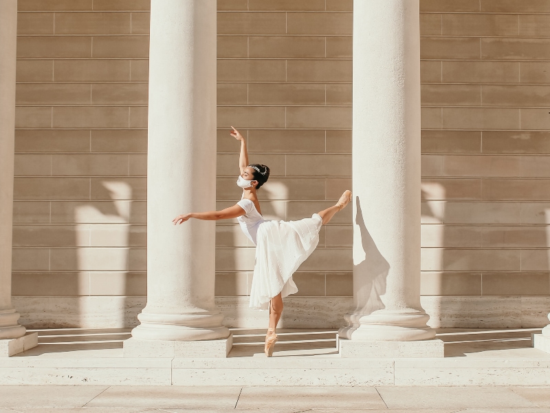 Tess dancing on pointe at the Legion of Honor