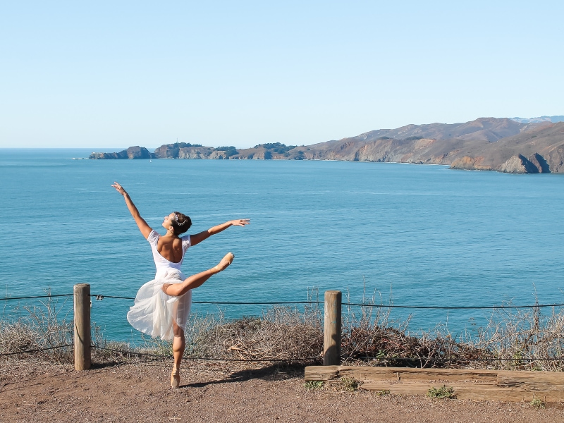 Tess on pointe with ocean in the background.